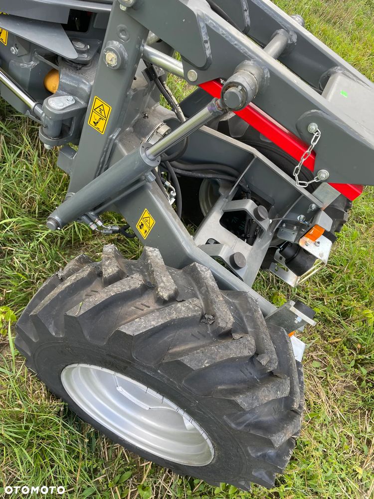 Wacker Neuson D01 1001 Nowe Wozidło Budowlane Rolnicze 4x4. Ładowność 1 tona. Wysokie podnoszenie+KIPER Wysoki! Maszyna sprowadzona z Norwegii. Jest to nowa maszyna przebieg 4.4 mtg.  Kupione w Norweskim salonie z Ekspozycji sklepowej! Stało tylko na pokaz! Silnik Yanmar 3cyl. Potężna moc a maszyna bardzo mała i zwinna. Szybka wolna jazda. Oświetlenie rozbudowane. Wielka Okazja! Jazda Rewers. Hydrostatic! Wielka Okazja - 21