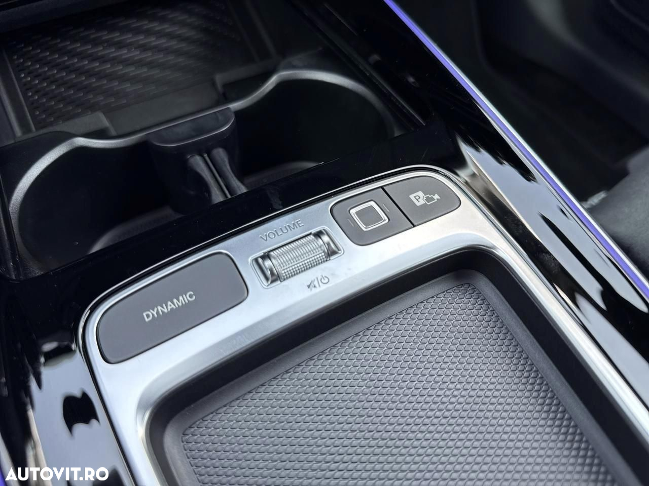 Mercedes-Benz GLB - 24