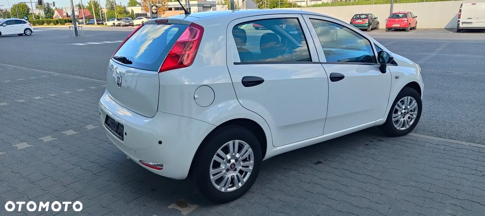 Fiat Punto Evo 1.4 8V Estiva Blue&Me - 26