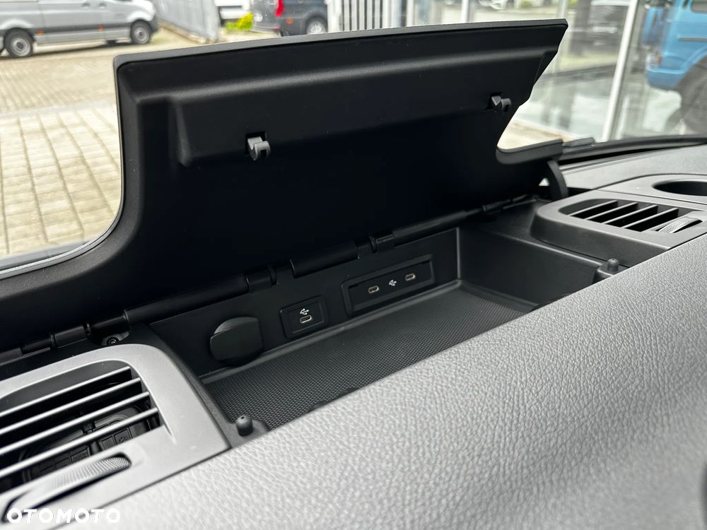 Mercedes-Benz Sprinter - 16