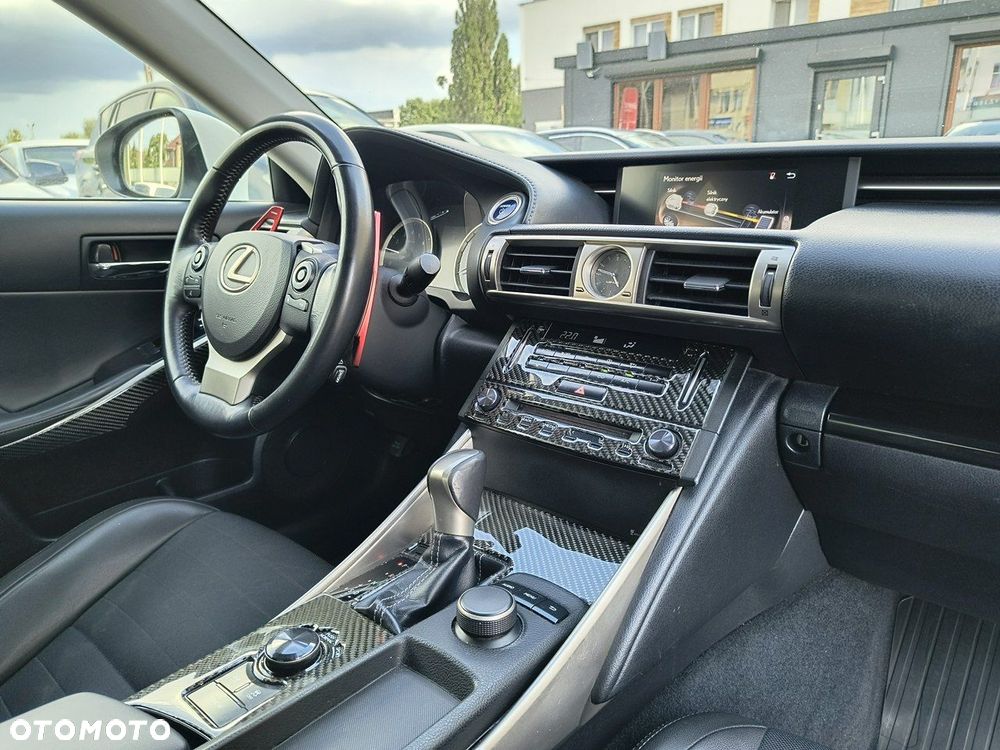 Lexus IS - 16