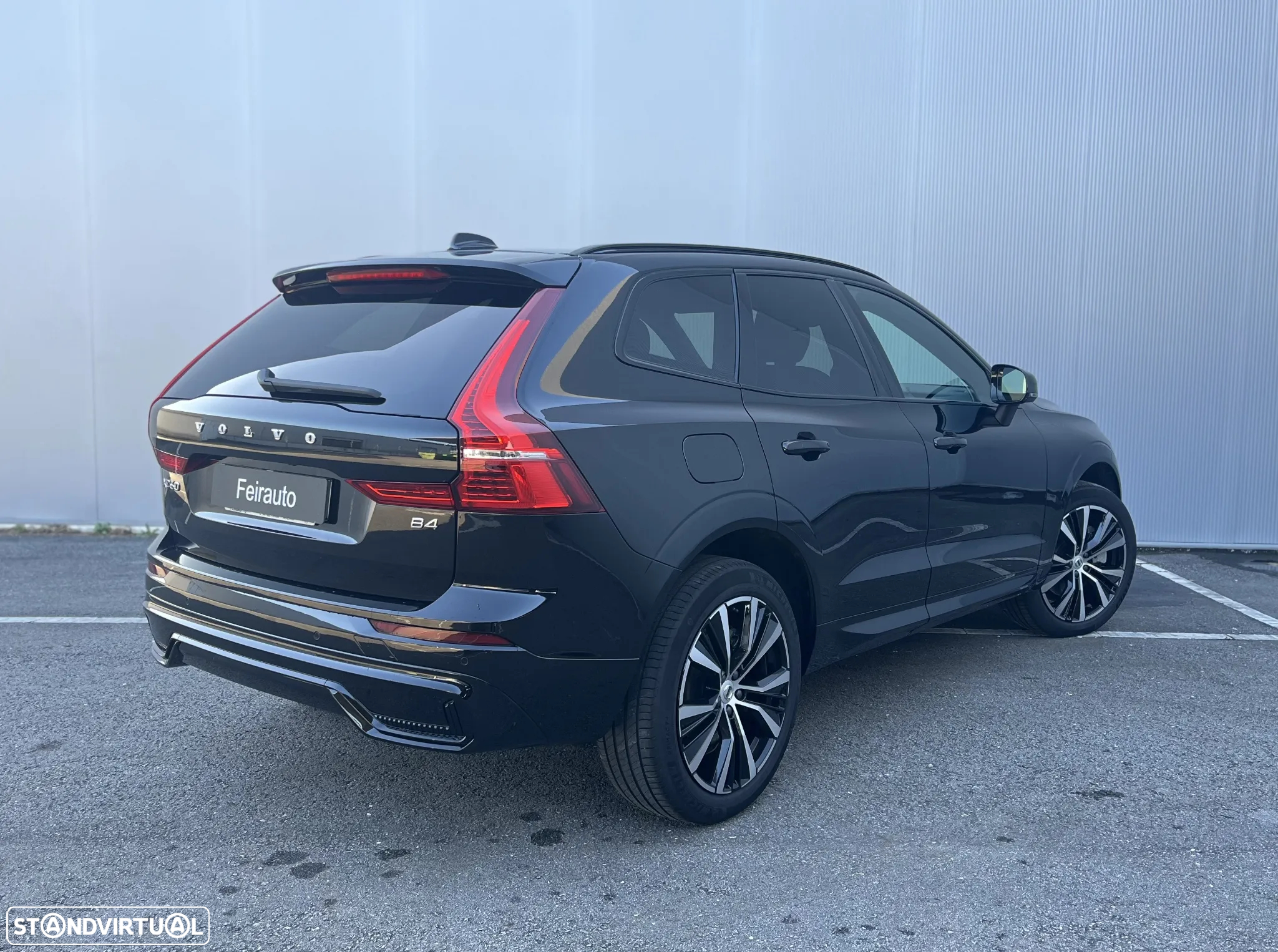 Volvo XC 60 2.0 B4 Plus Dark - 2