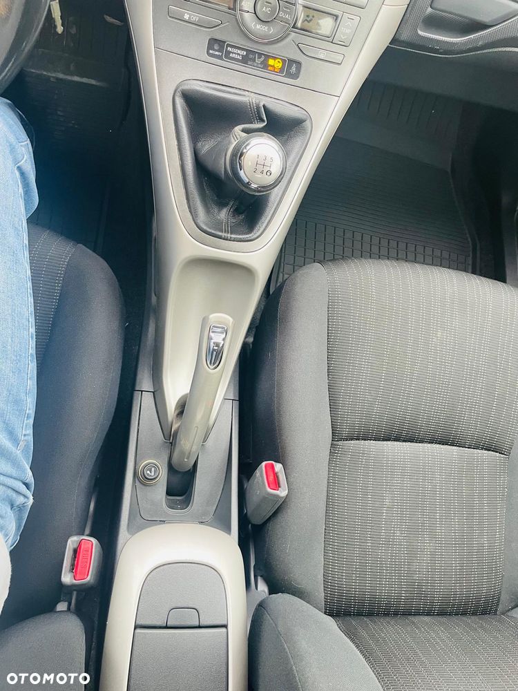 Toyota Auris 1.6 VVT-i Team - 10