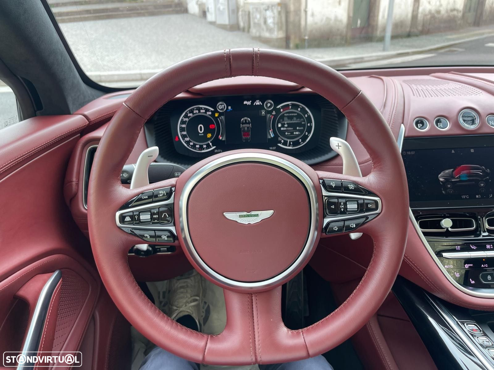 Aston Martin DBX Standard - 16