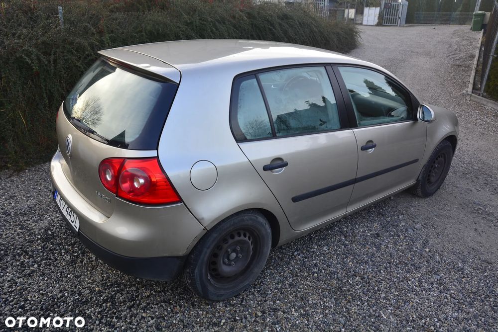 Volkswagen Golf 1.6 FSI Trendline - 3