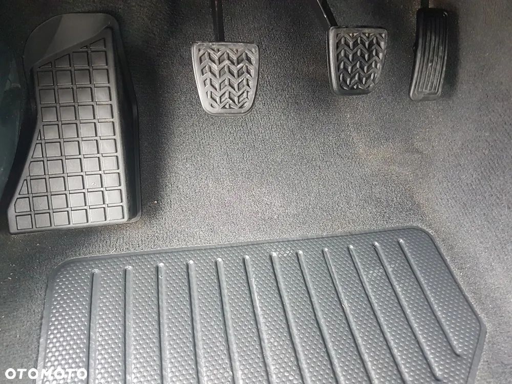 Toyota Avensis 2.0 VVT-i Executive - 16