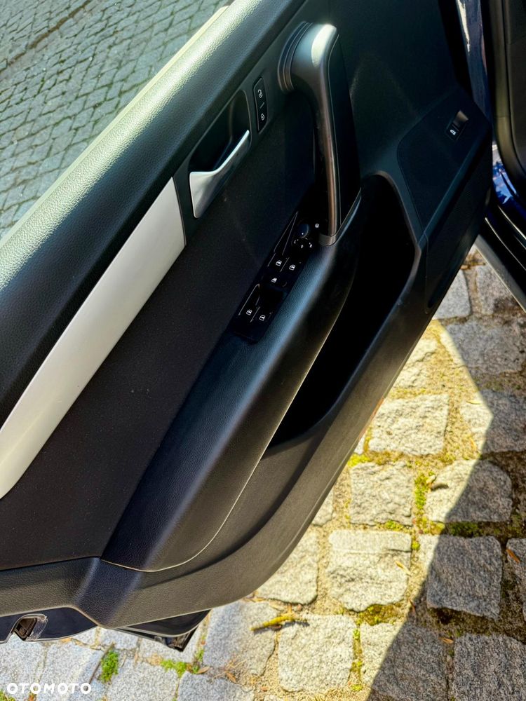 Volkswagen Passat - 13