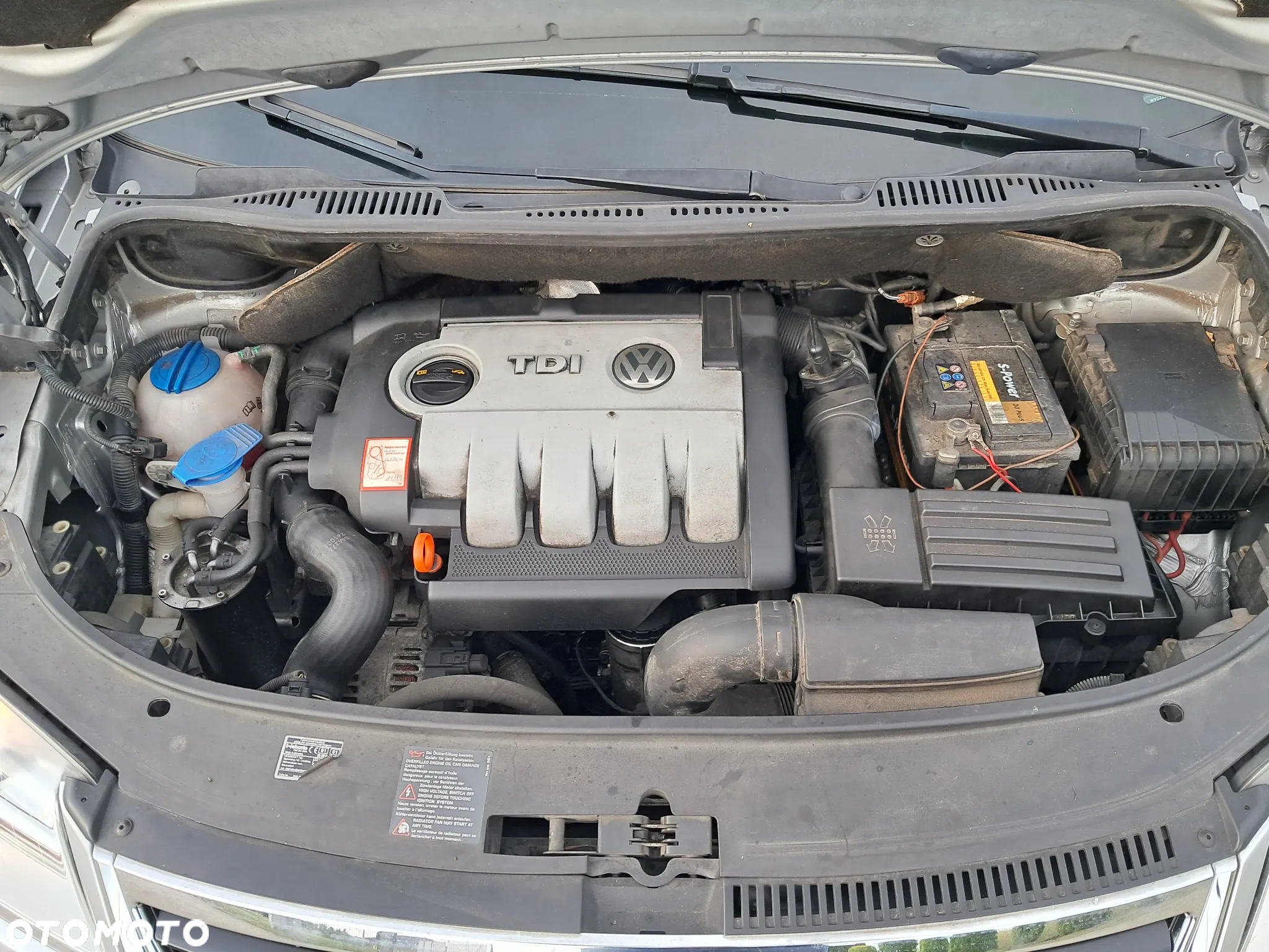 Volkswagen Touran 1.9 TDI DPF Highline - 4