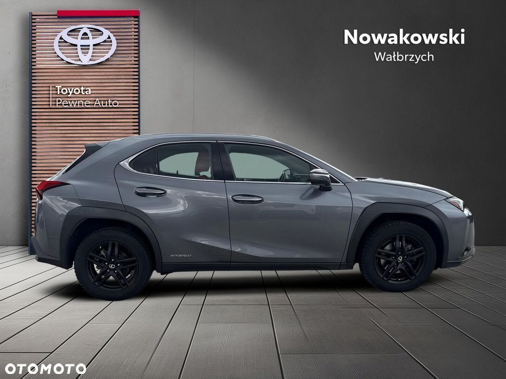Lexus UX - 8
