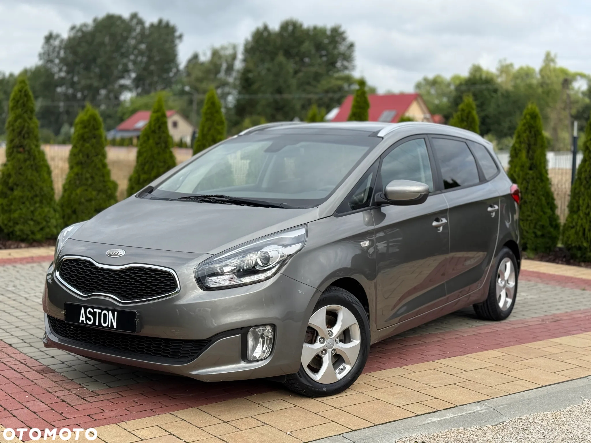 Kia Carens 1.7 CRDi M - 2