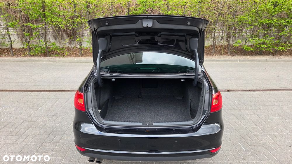 Volkswagen Jetta - 35