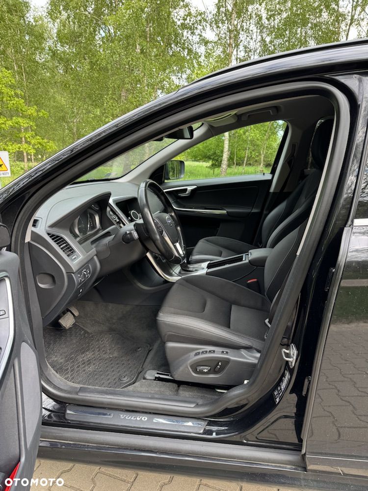 Volvo XC 60 D5 AWD Momentum - 6