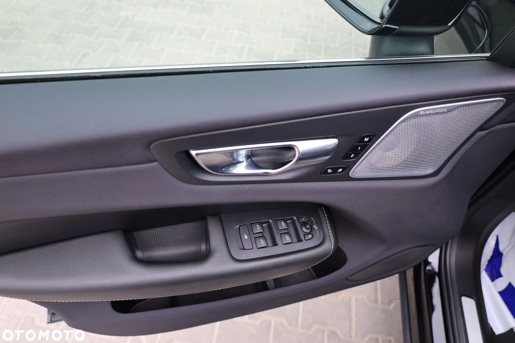 Volvo XC 60 T6 AWD Plug-In Hybrid Inscription - 24