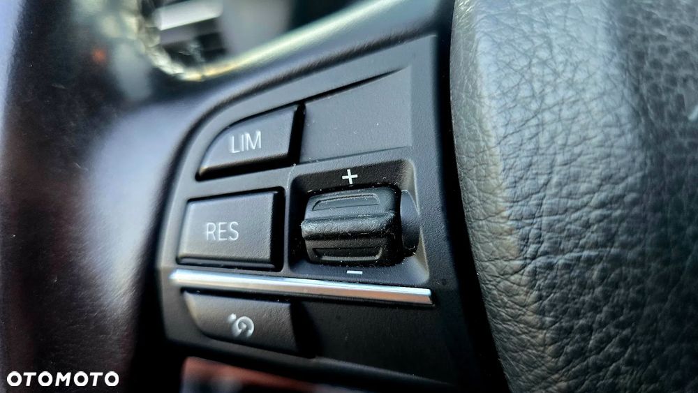 BMW Seria 5 518d - 25