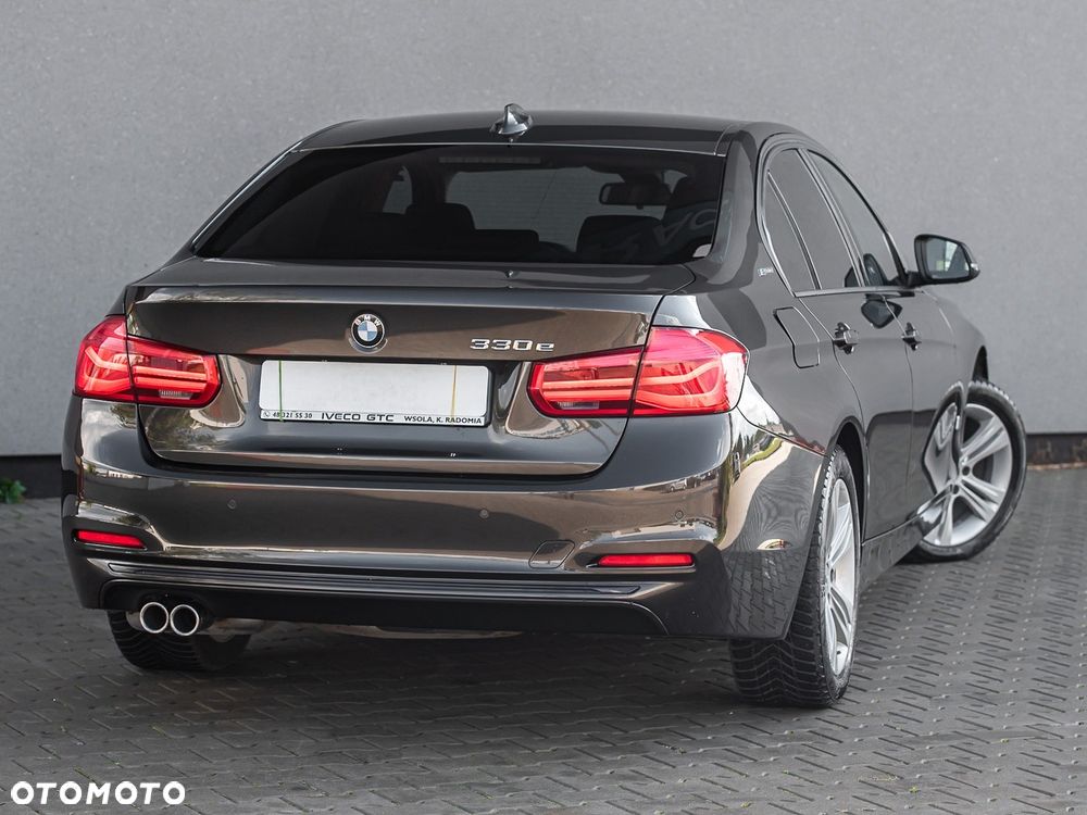 BMW Seria 3 330e iPerformance M Sport - 10