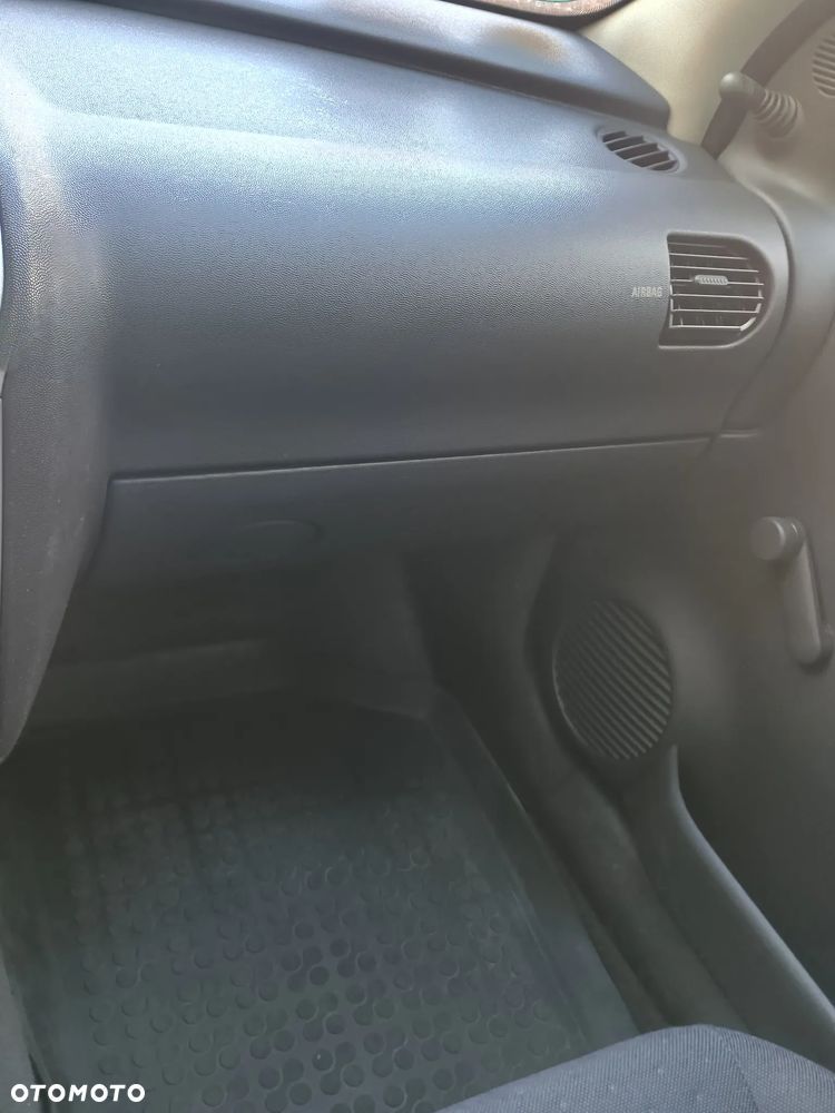 Opel Corsa 1.2 16V - 9