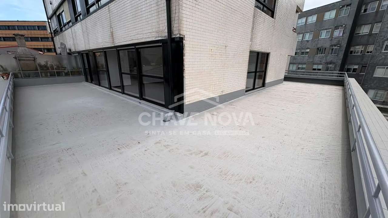 T3 Renovado c/ terraço e Garagem, junto à VL8 e futura Linha Rubi - Grande imagem: 3/27