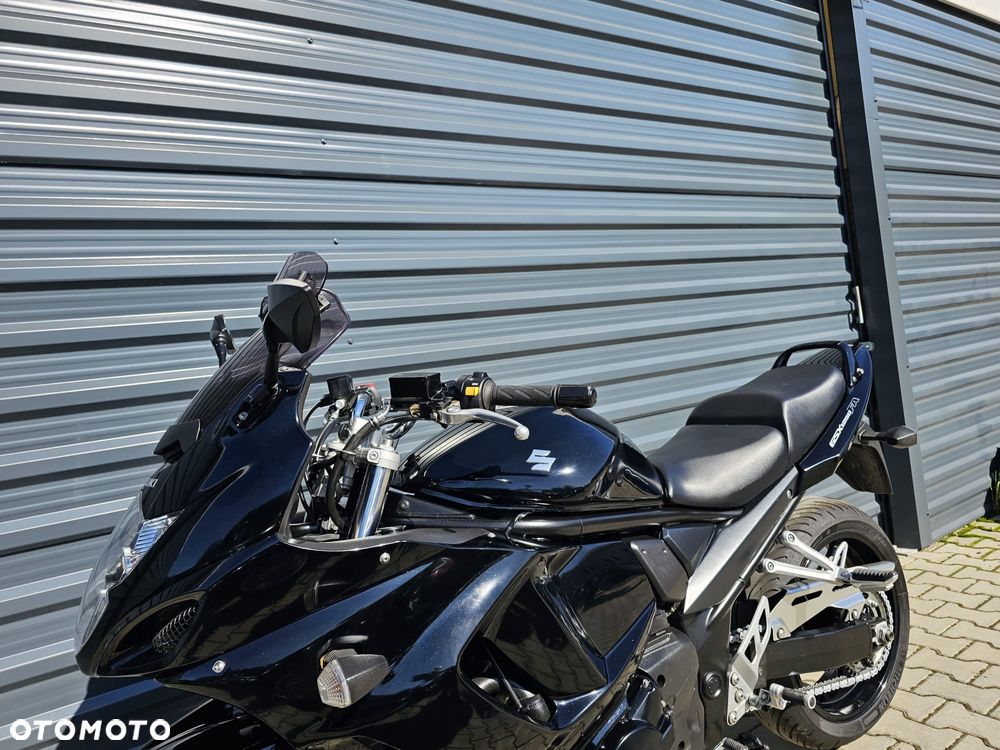 Suzuki GSX - 21