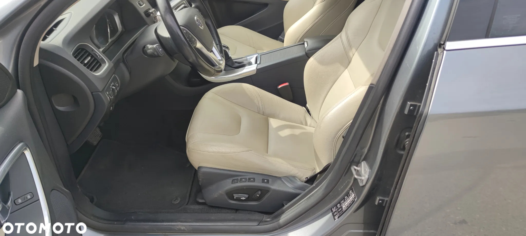 Volvo V60 D6 AWD Plug-in Hybrid Summum - 6