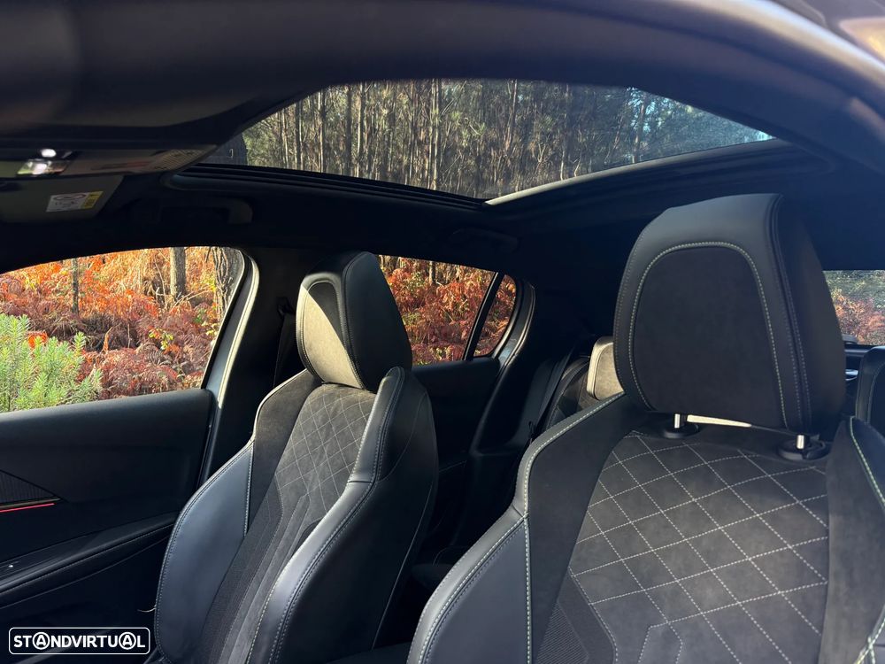 Peugeot e-208 GT - 10