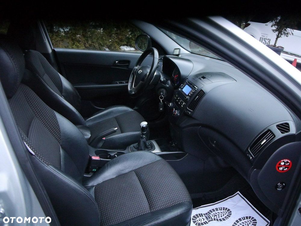 Hyundai i30 1.6 CRDi Comfort EU5 - 25