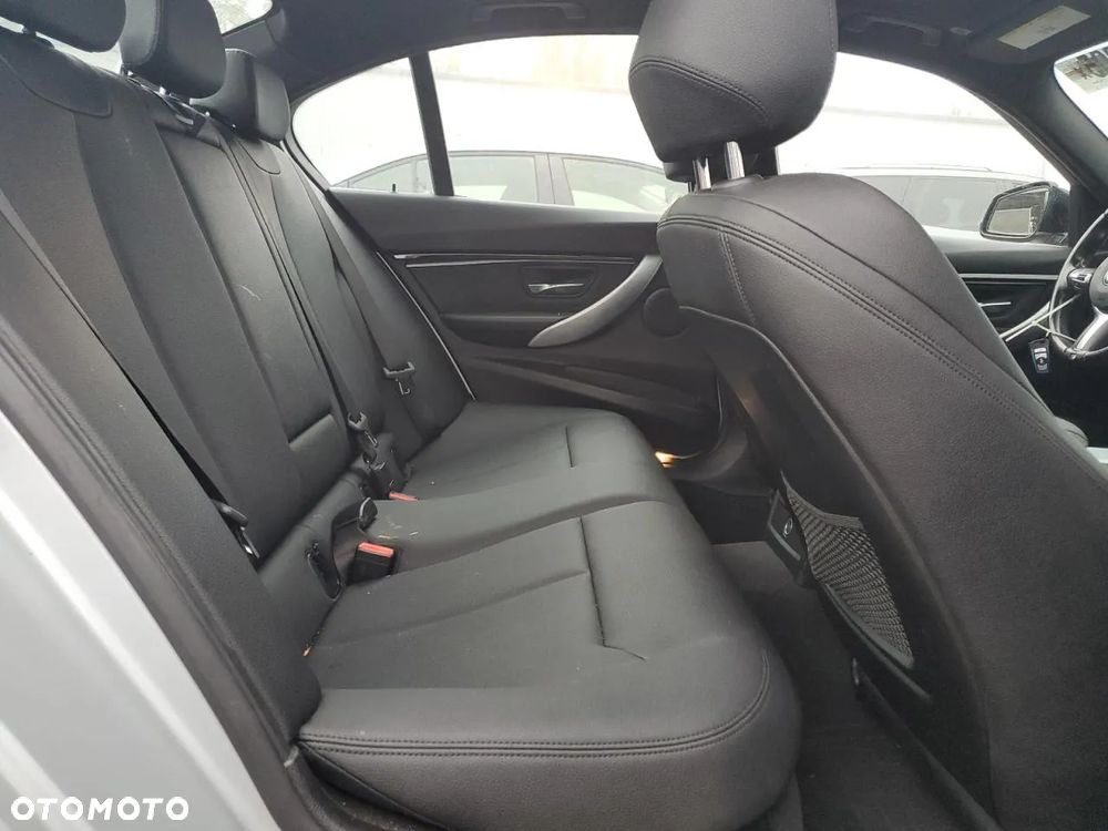 BMW Seria 3 328i xDrive Sport-Aut Sport Line - 9