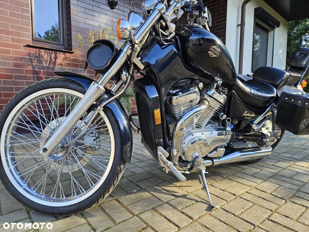 Suzuki Intruder - 6