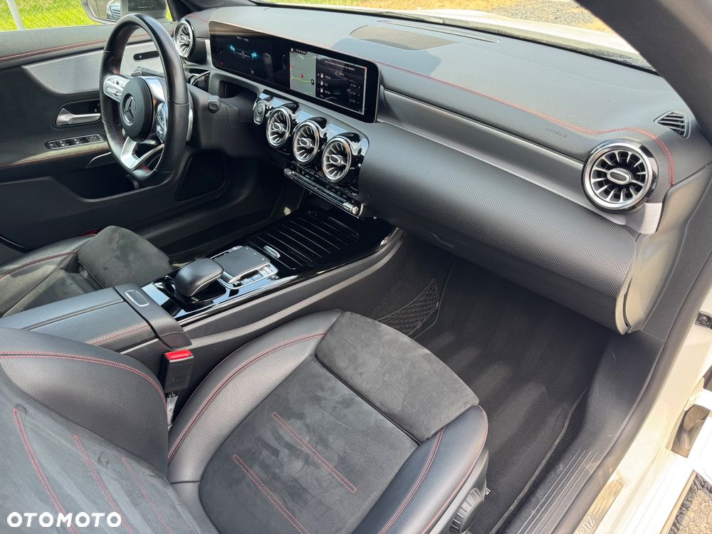 Mercedes-Benz CLA 220 4-Matic AMG Line 7G-DCT - 10
