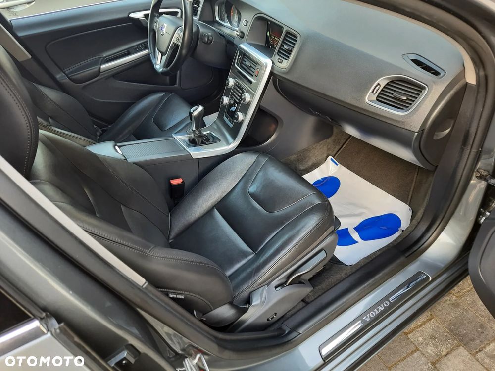 Volvo S60 D2 Summum - 12