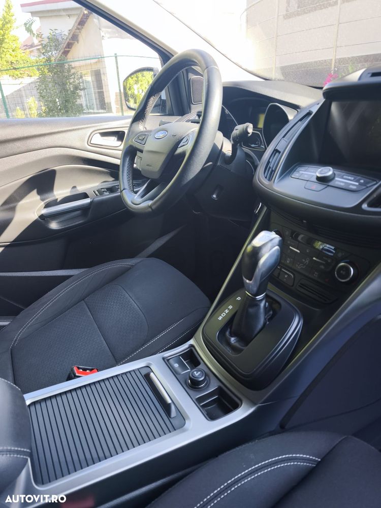 Ford Kuga - 12