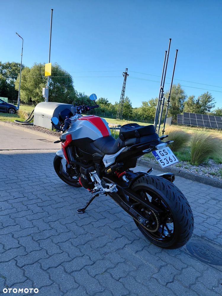 BMW F - 4