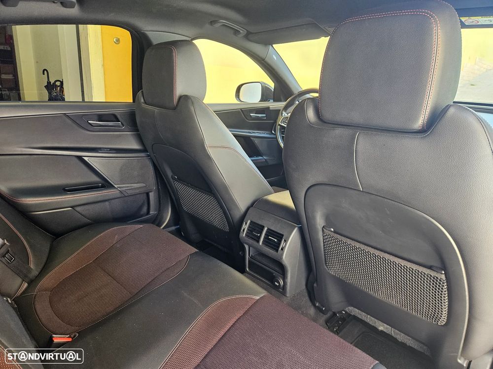 Jaguar XE 2.0 D R-Sport - 10