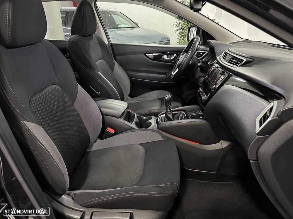 Nissan Qashqai 1.3 DIG-T N-Connecta J18 - 19