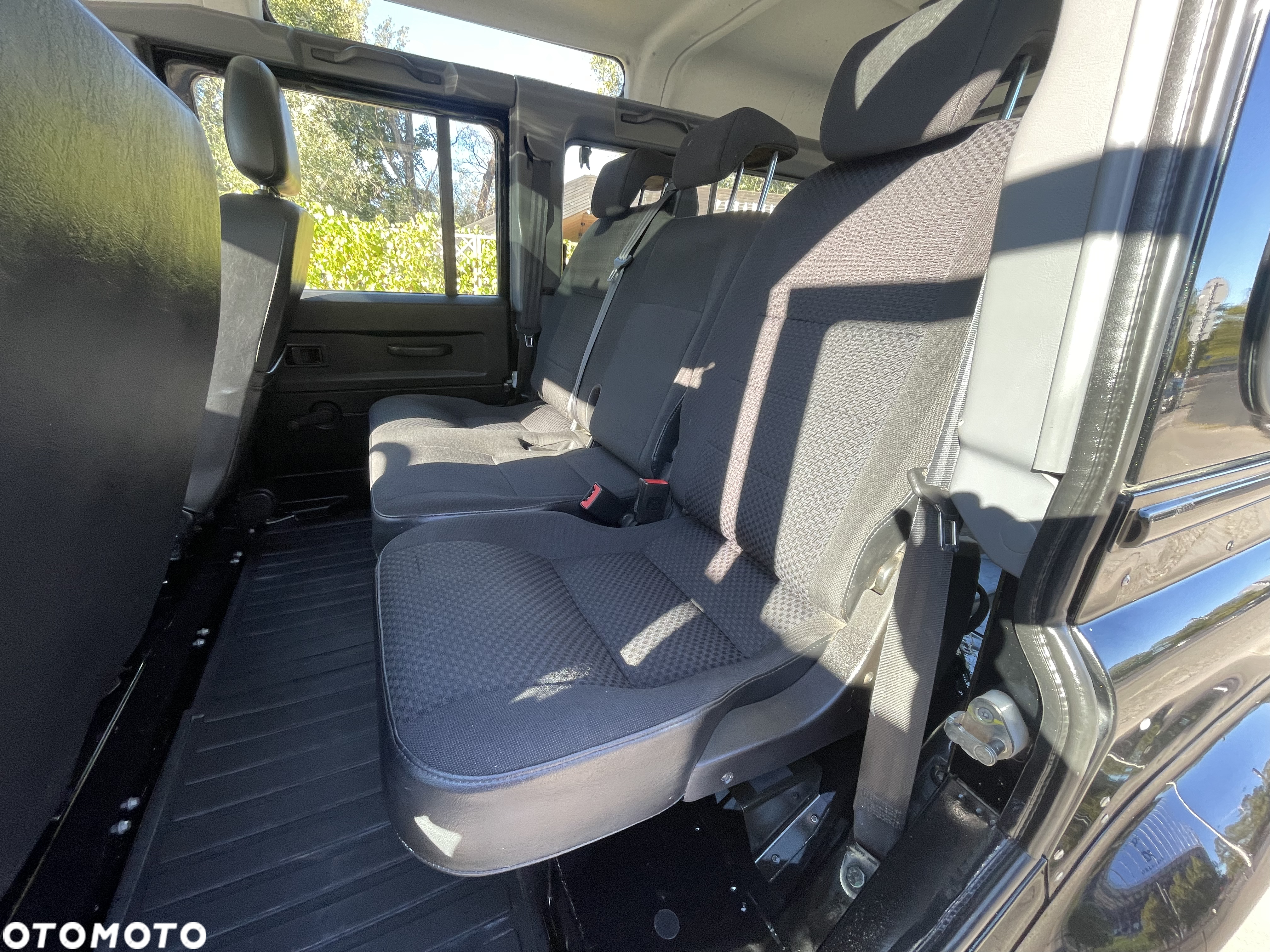 Land Rover Defender 110 2.2 TD4 SE - 18