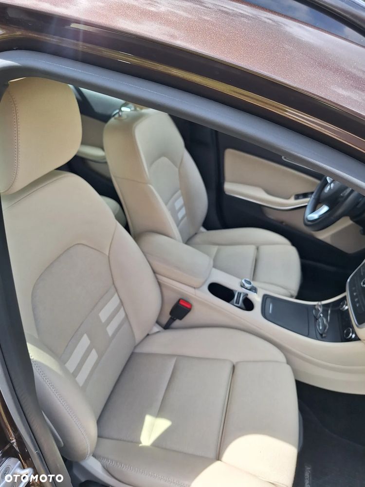 Mercedes-Benz GLA 200 7G-DCT Urban - 4