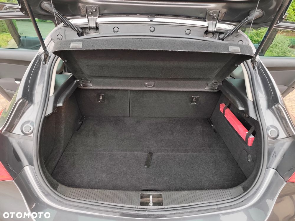 Opel Astra 1.6 Design Edition - 19