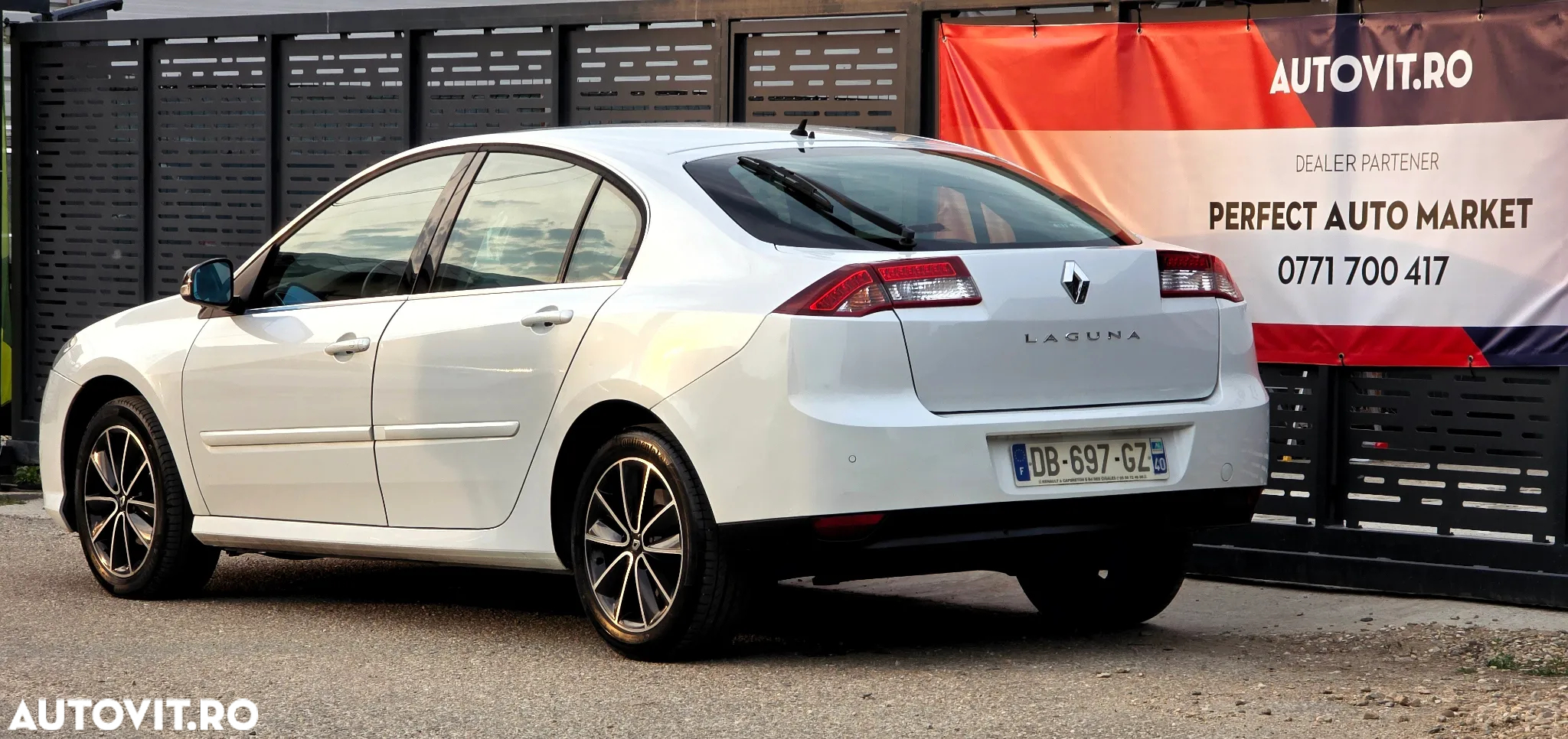 Renault Laguna dCi 110 FAP Bose Edition - 9