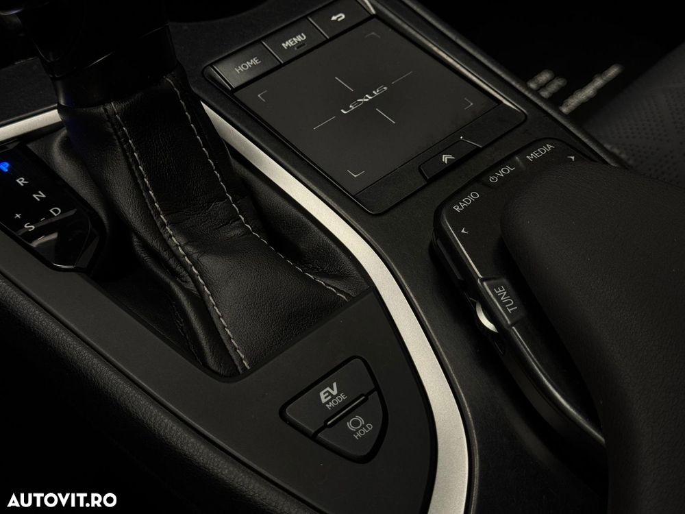 Lexus UX - 15