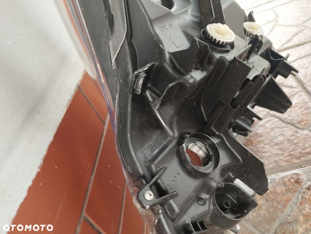 Lampa lewa Toyota Prius IV 4 XW50 2015-2019 - 6