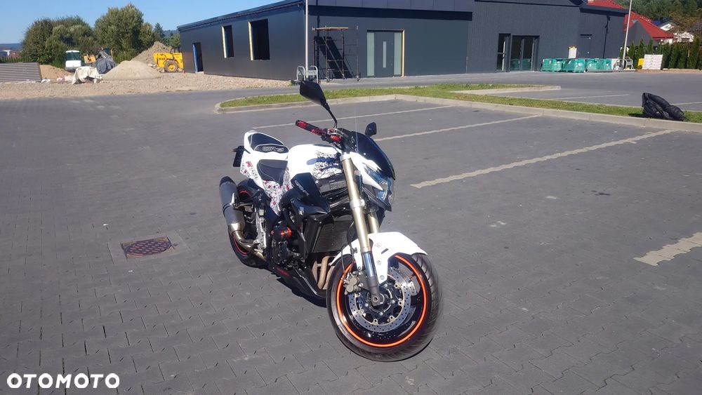 Suzuki GSR - 6