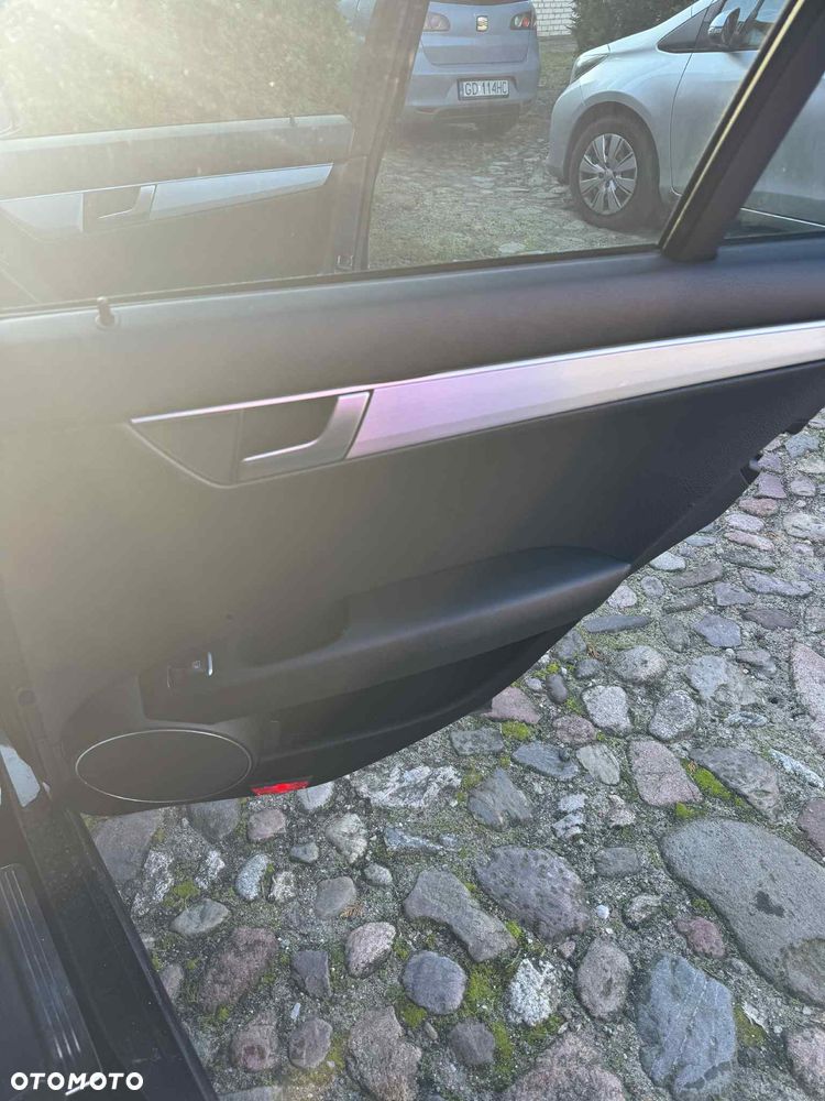 Mercedes-Benz Klasa C 200 CDI DPF (BlueEFFICIENCY) Avantgarde - 8