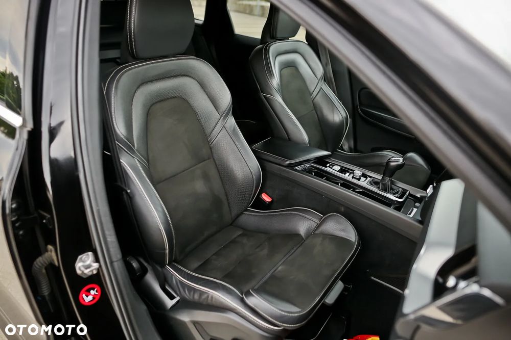 Volvo XC 60 D4 SCR AWD R-Design - 25
