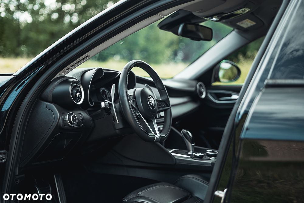 Alfa Romeo Giulia 2.0 Turbo 16V AT8-Q4 Veloce - 19