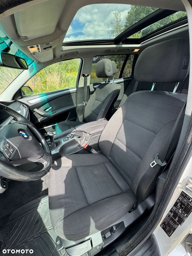 BMW Seria 5 525d xDrive - 13