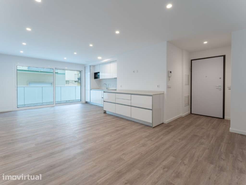 Apartamento T2 com garagem a 50 metros da praia- NOVO - Grande imagem: 2/47
