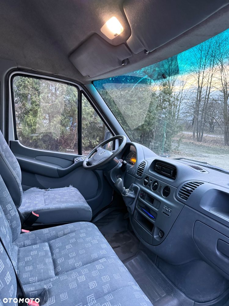 Mercedes-Benz Sprinter - 13
