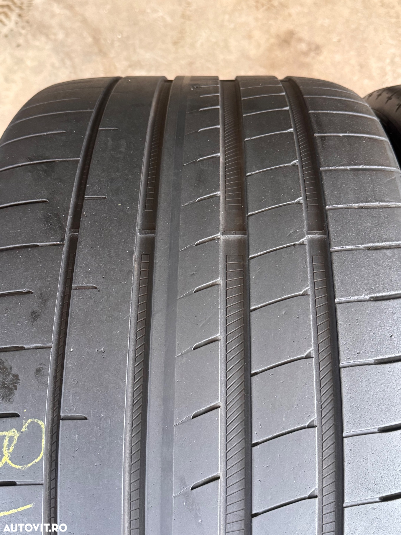 Vând 2 anvelope 305/30/21 goodyear de vară la 6mm - 3