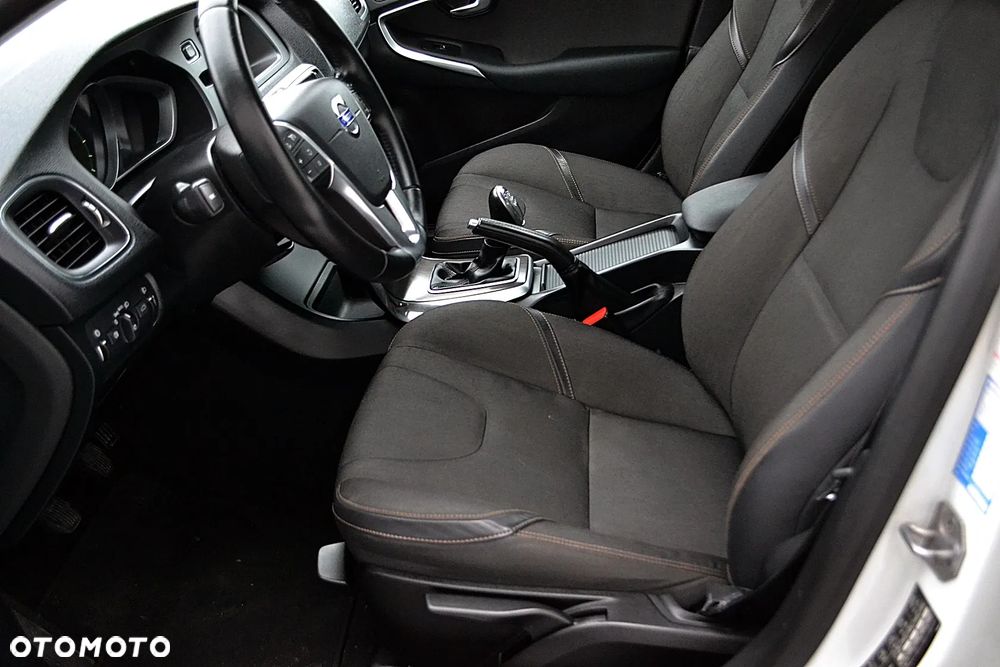 Volvo V40 Cross Country D2 Momentum - 13