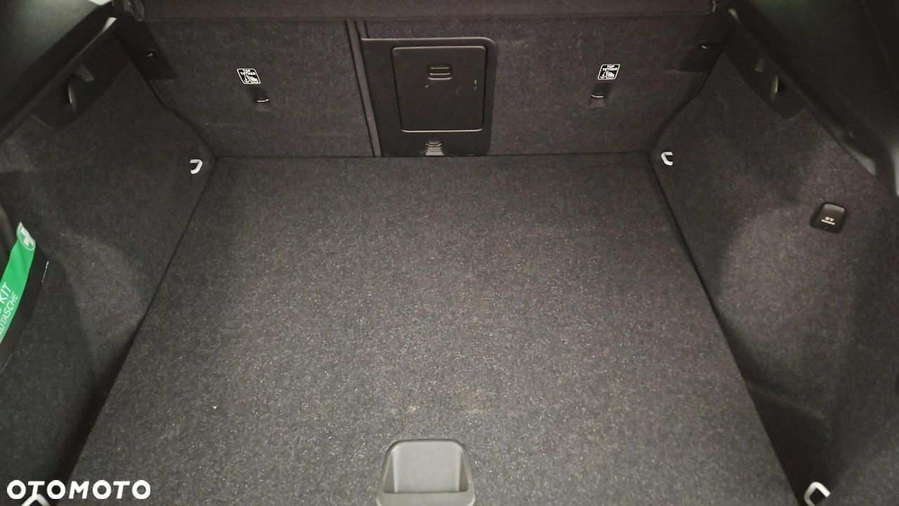 Volvo XC 40 T3 Momentum Pro - 24