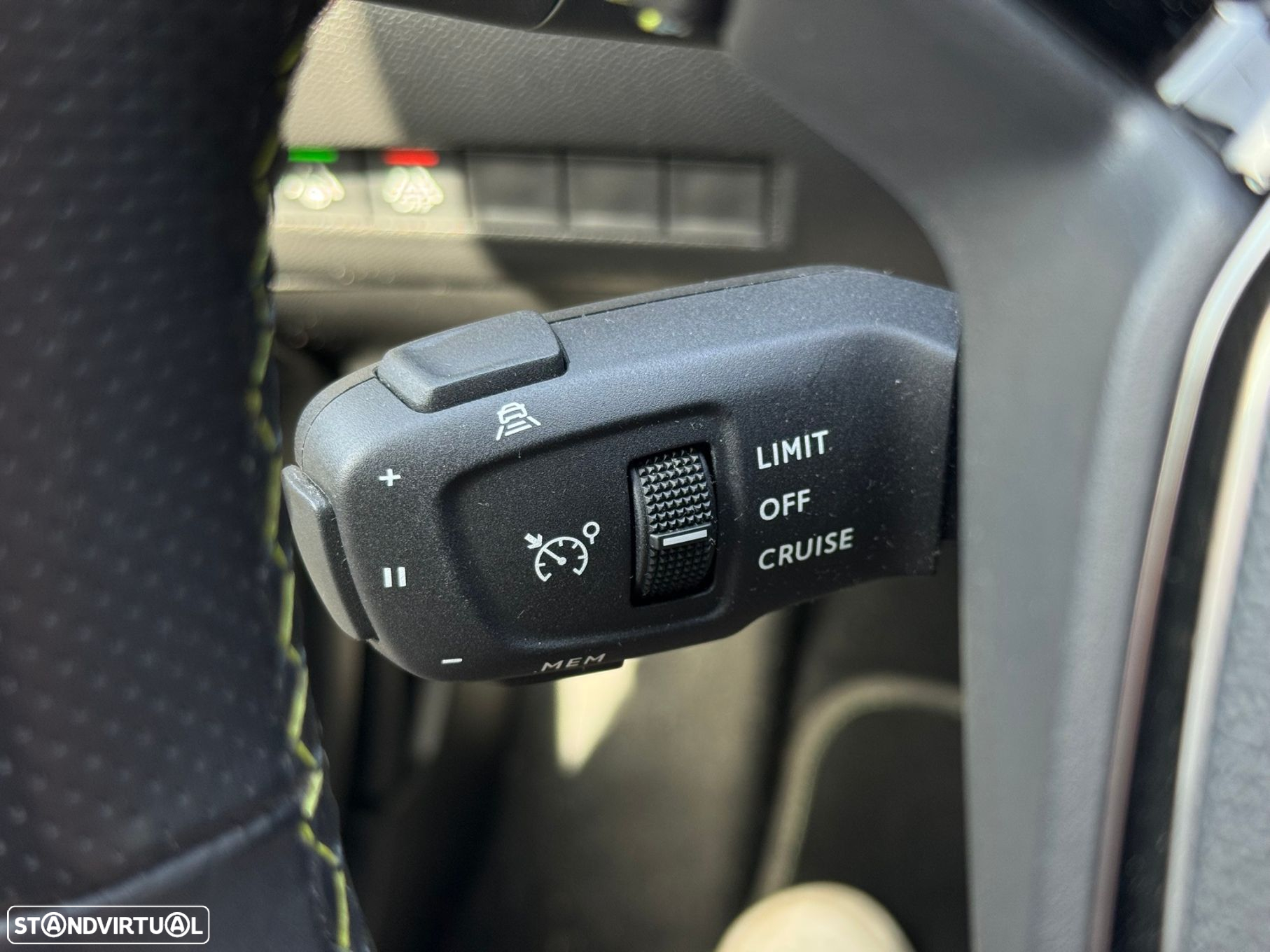 Peugeot e-2008 50 kWh GT - 33